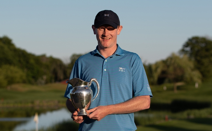 Jonathan Jeter with the MGA Public Links trophy