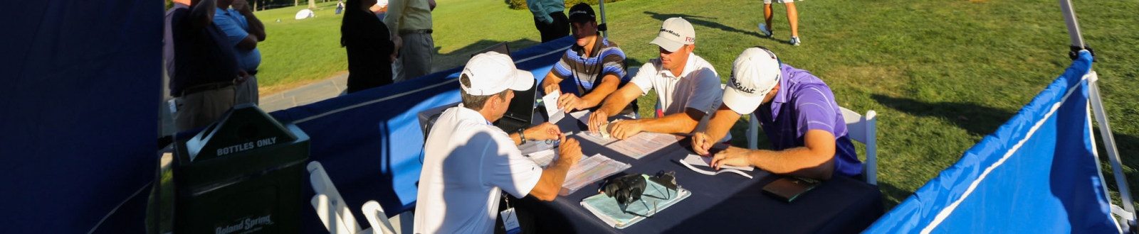 golfers handing over scorecards