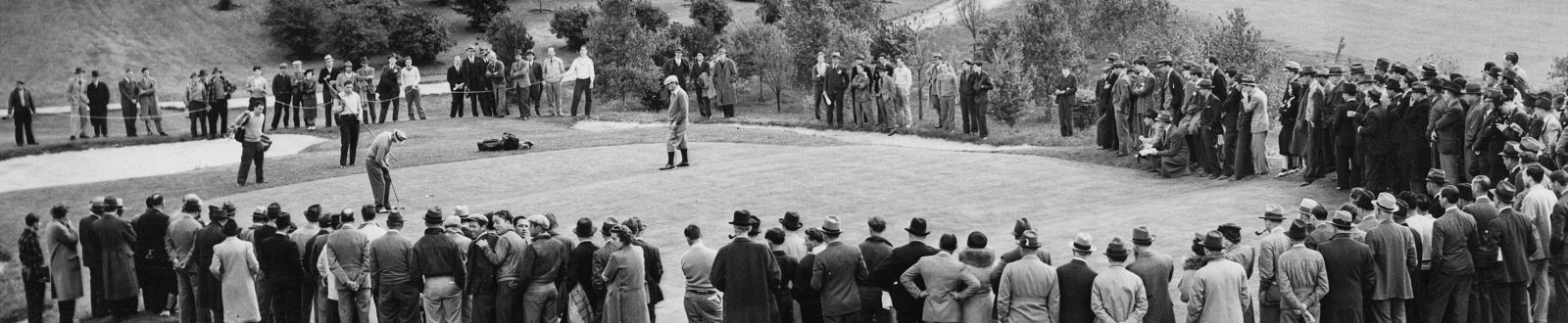 Fans circling a green during a Met Open in the 1930s.